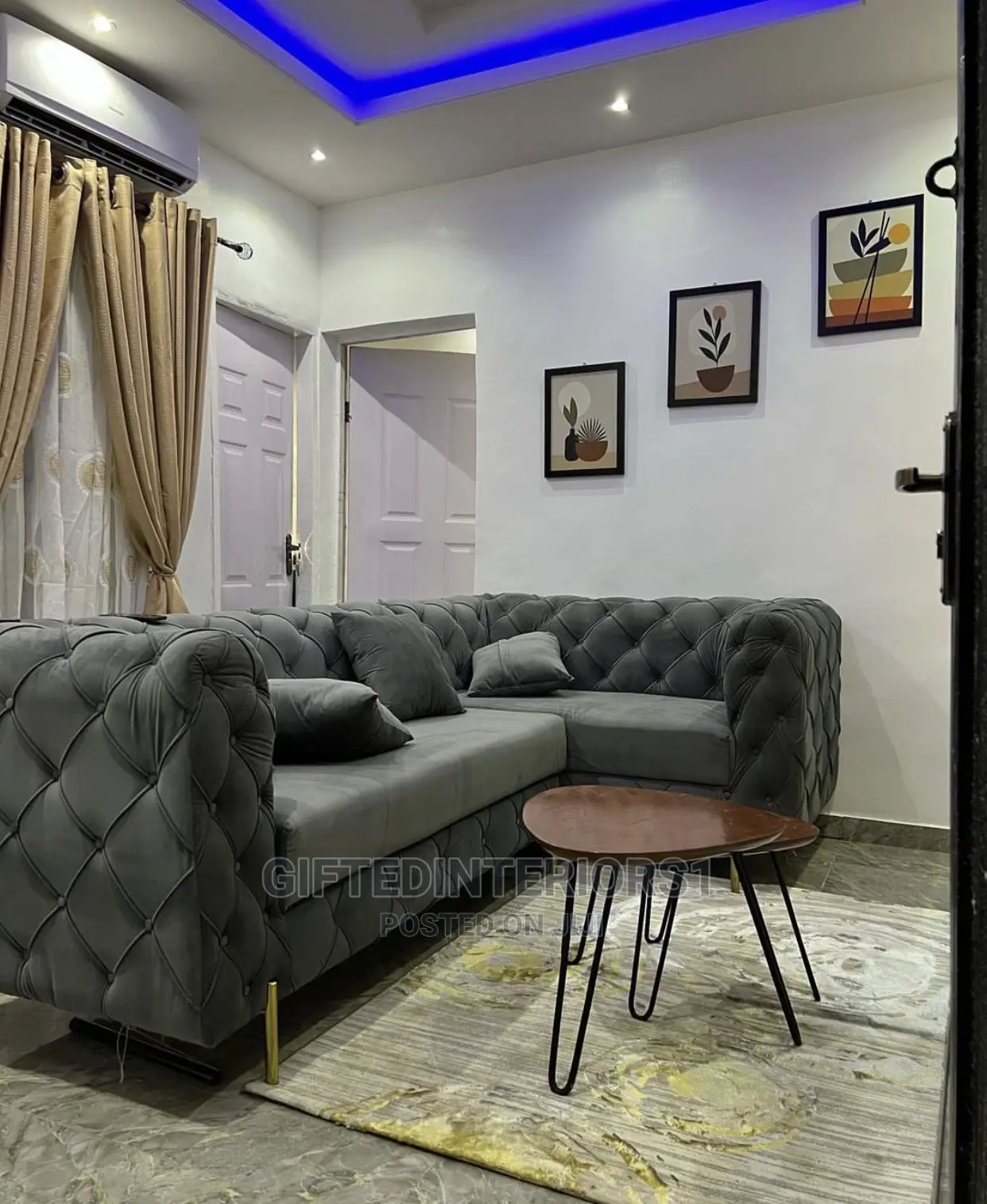 5 Seaters Sectional Sofa (Tufted) in Enugu Furniture, Gifted