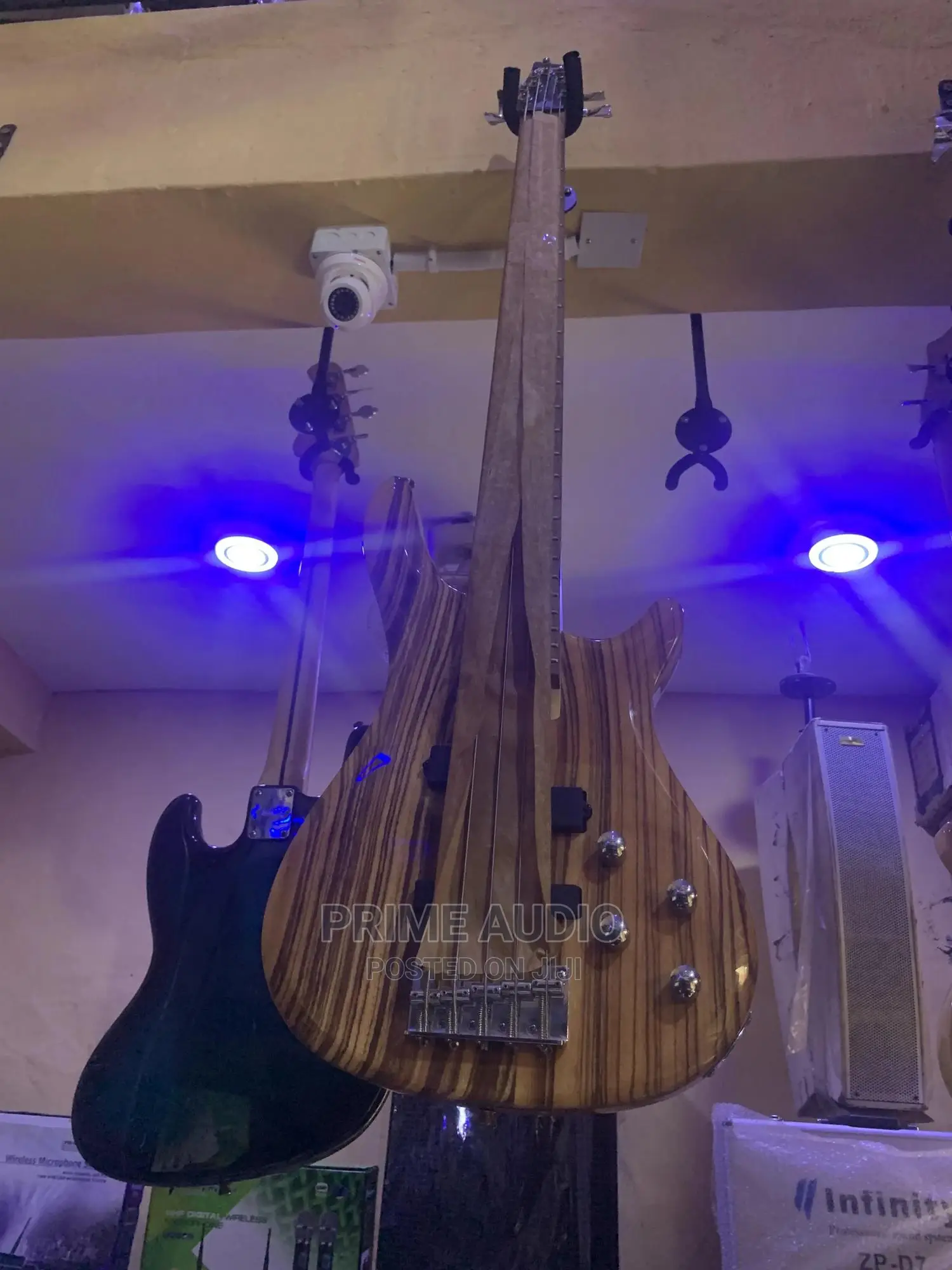 Infinity 5 Strings Active Bass Guitar (Very Professional) in Ojo