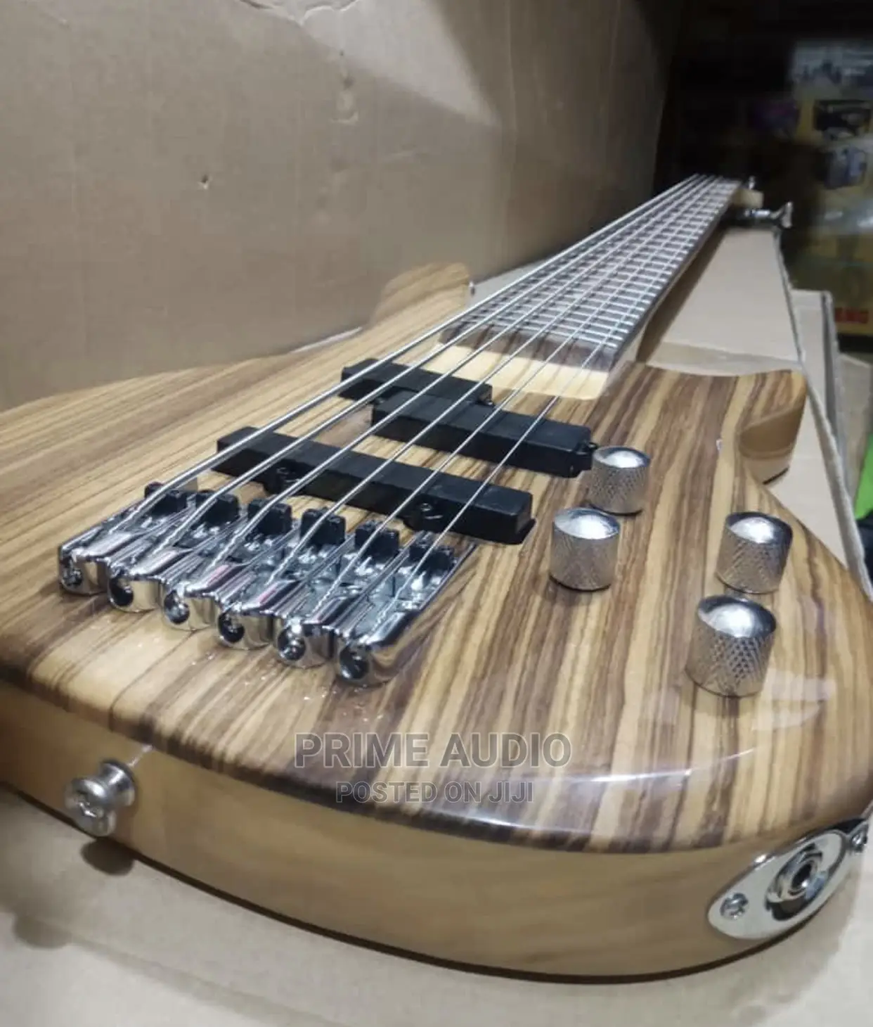 6 Strings Active Bass Guitar in Ojo Musical Instruments & Gear, Prime