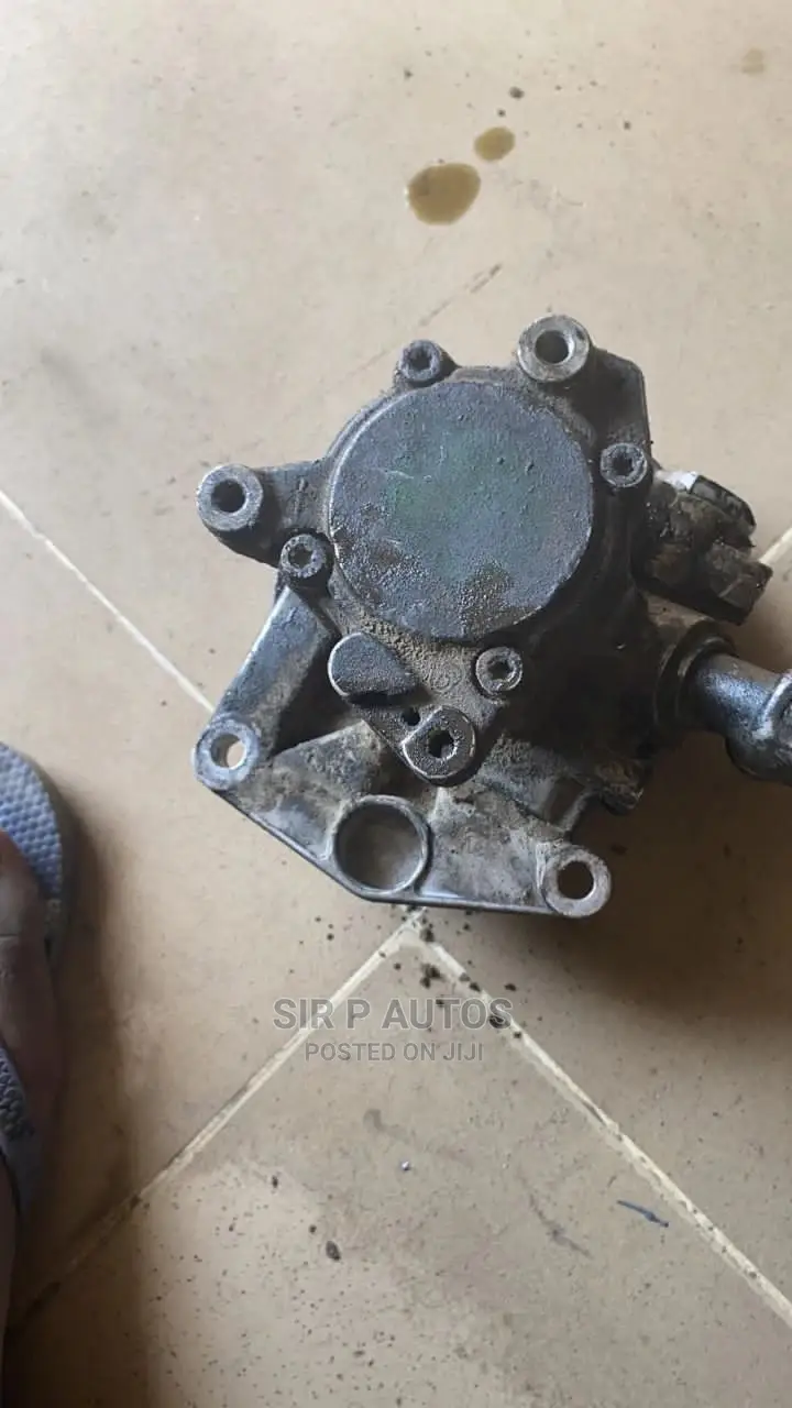 Direct Tokunbo Power Steering Pump for Mercedes Benz C300 in Mushin