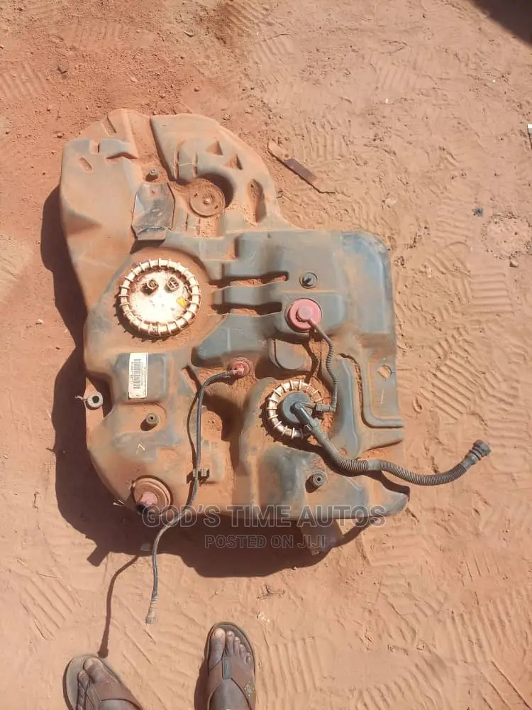 Toyota Fuel Tank Highlander 2012/13 in Mushin Vehicle Parts