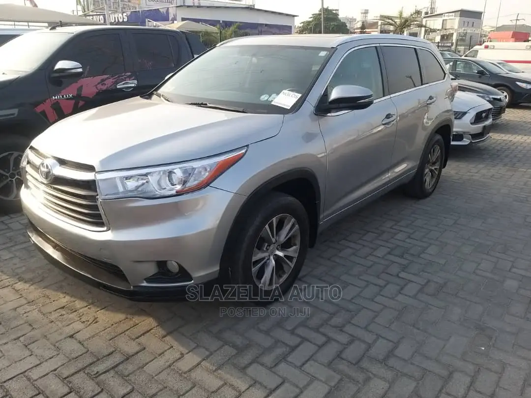 Toyota Highlander 2015 Silver in Lekki Cars, Slazella auto ventures