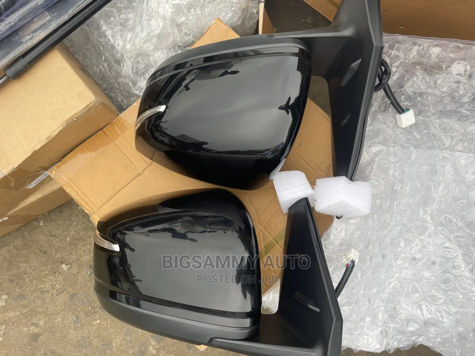 Landcruiser 2022 / 2023 Side Mirror in Mushin Vehicle Parts