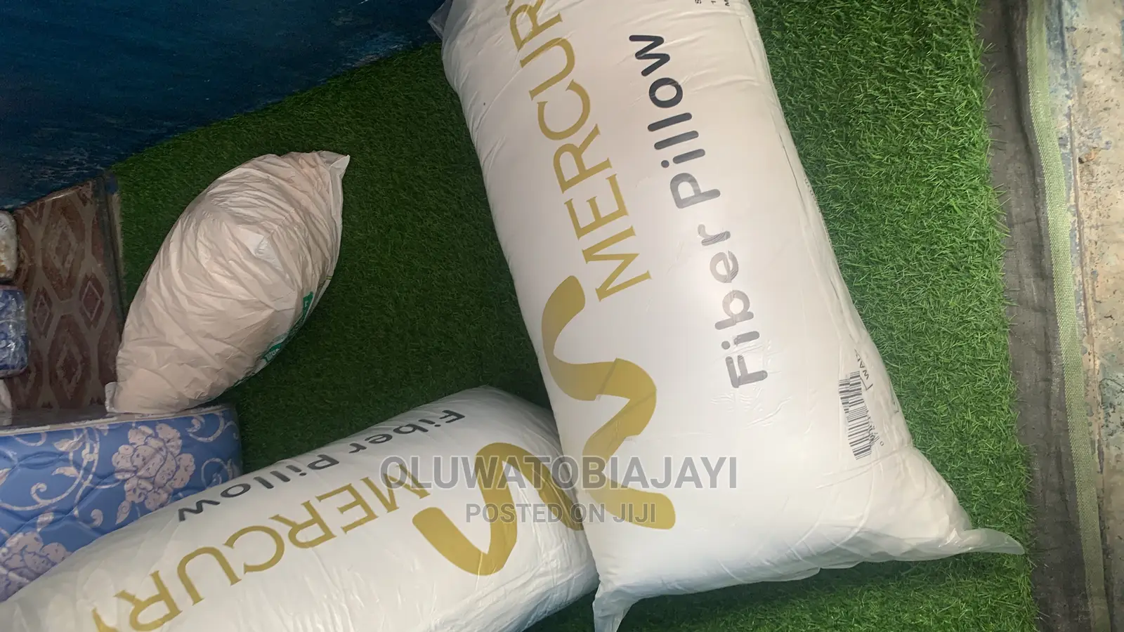 Mercury Fiber Pillow in Lagos Island (Eko) Home Accessories