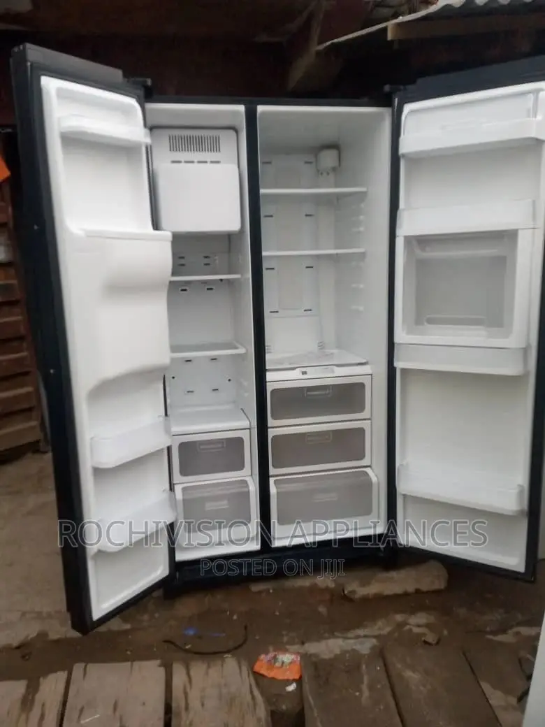 Samsung Side by Side Refrigerator Bible Door Fridge Tokunbo in Surulere