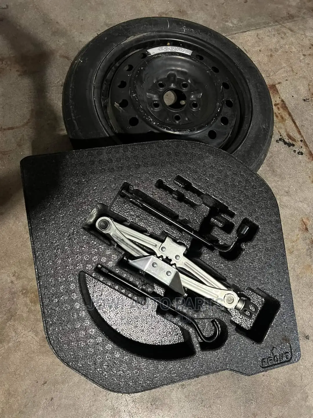 Spare Tire and Jack 2016/2020 Honda Accord in Lekki Vehicle Parts