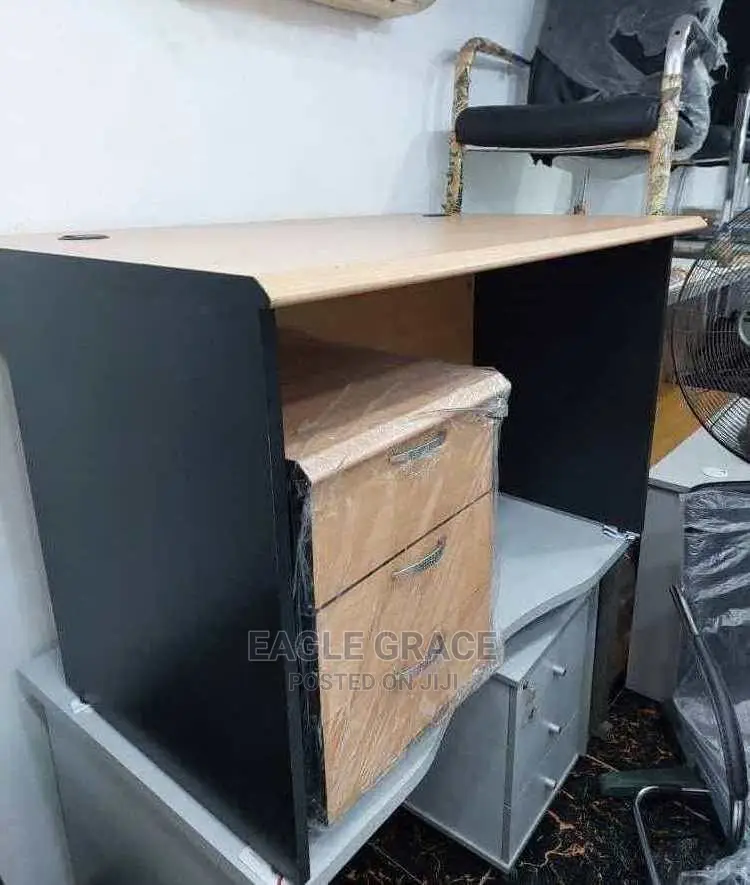 Executive Office Table With Mobile Drawer in Lagos Island (Eko