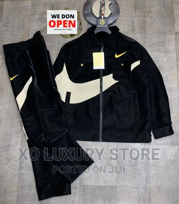 nike joggers up and down