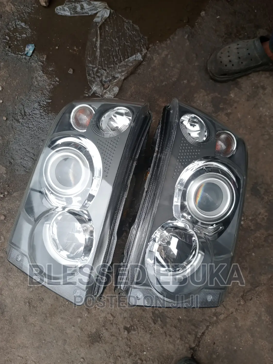 Clean Headlights Range Rover Sport 2008 in Mushin Vehicle Parts