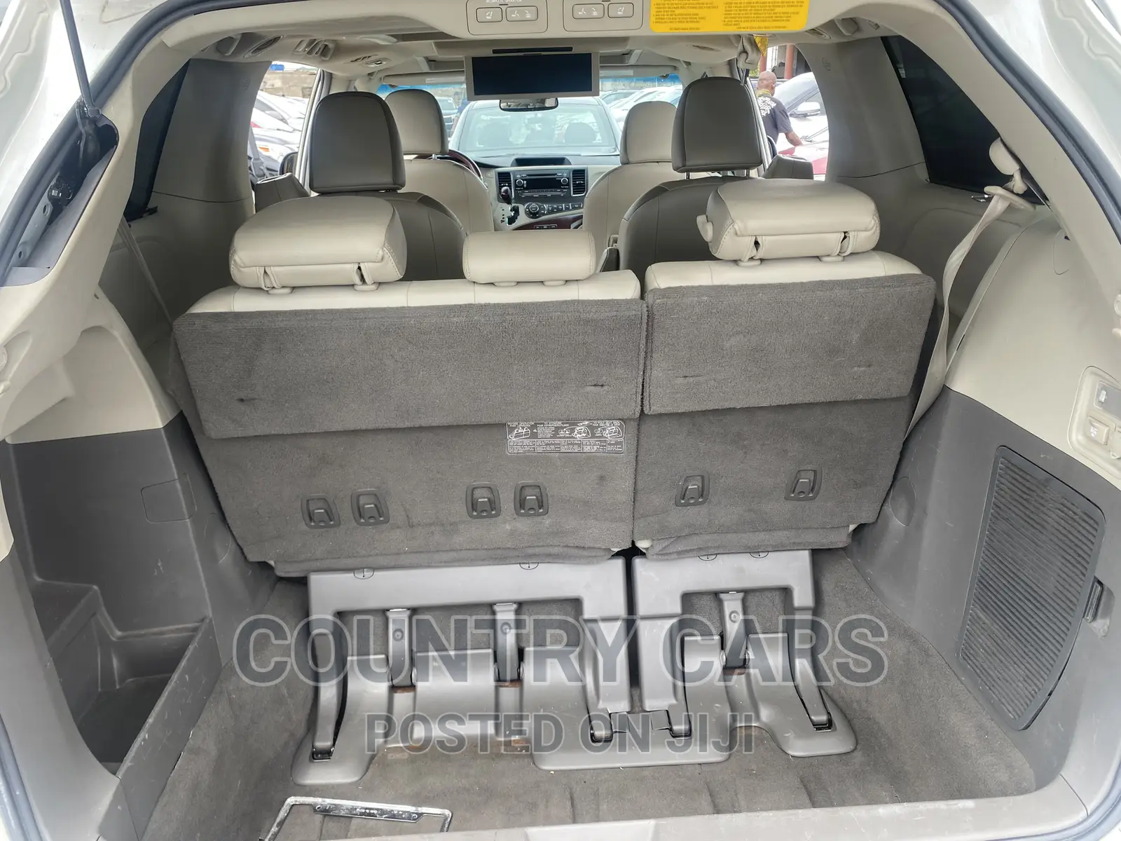 Toyota Sienna Limited 7 Passenger 2012 White in Apapa Cars, Country