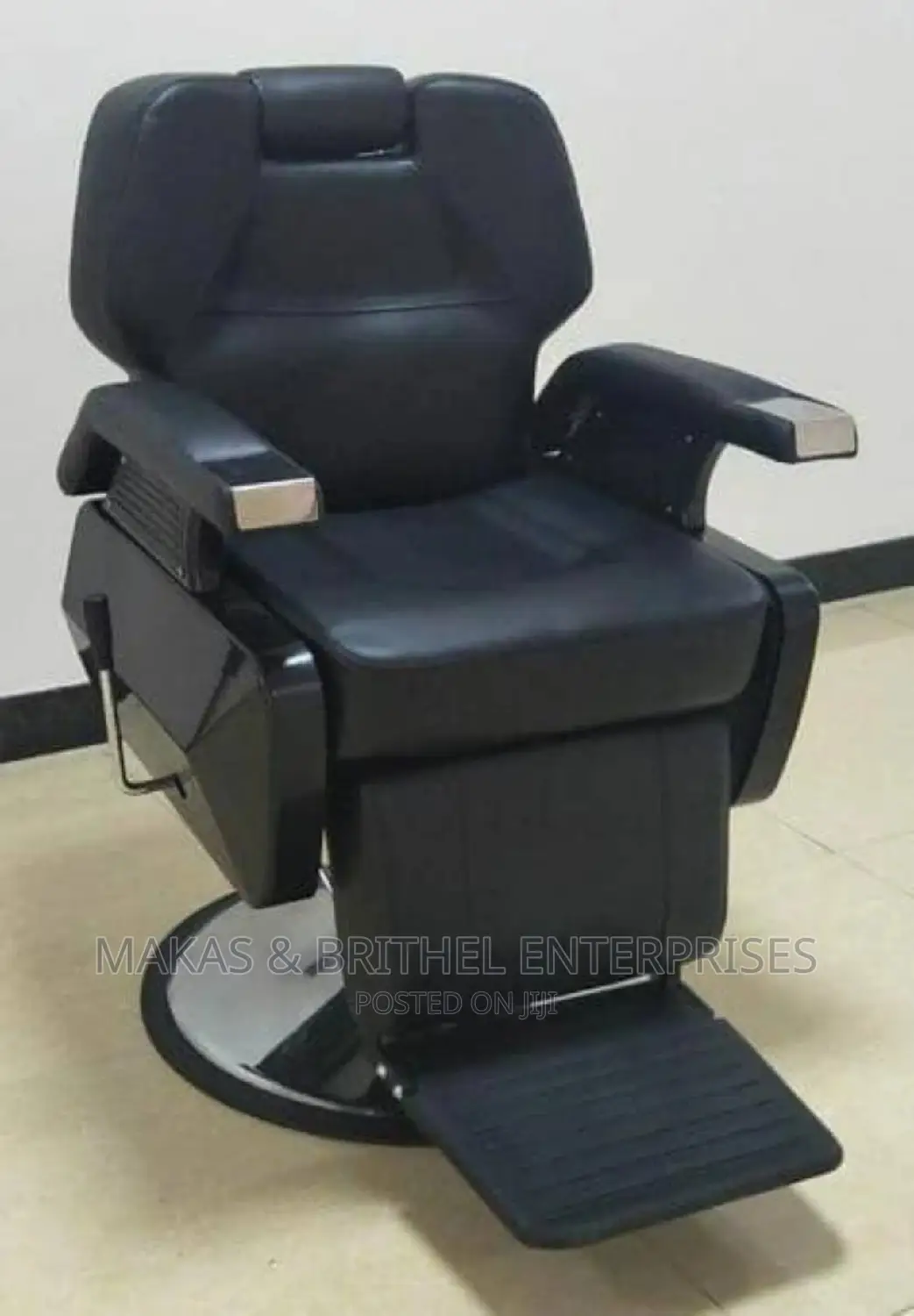 Classic Luxury Barbing Chairs in ObioAkpor Salon Equipment, Makas