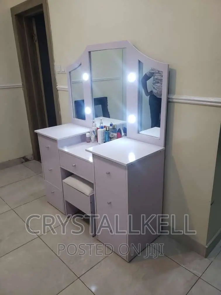 Vanity Mirror in Lagos Island (Eko) Furniture, Crystalkel Accessories