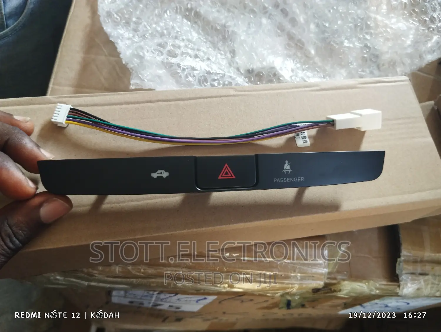 Toyota Highlander Hazard Light Button in AmuwoOdofin Vehicle Parts