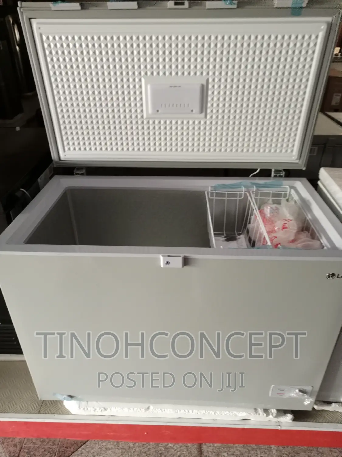 LG Inverter Chest Freezer 300 Litres 4ft in PortHarcourt Kitchen