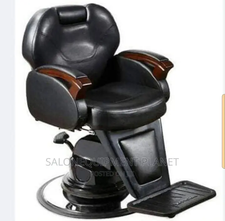 Big Barbing Chair in Lagos Island (Eko) Salon Equipment
