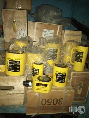 Photo - Hydrolic Jack Verios Sizes 20 Tons