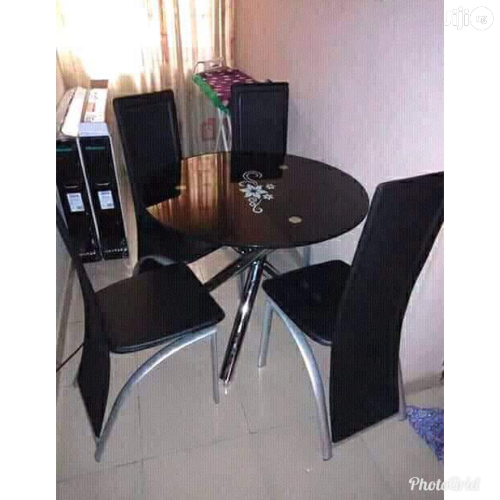 Imported Quality Round Glass Dining Table With Chairs in Ojo