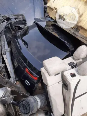Photo - Booth For Range Rover Velar 2020