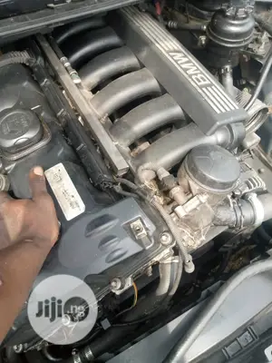 Photo - E39 BMW Engine