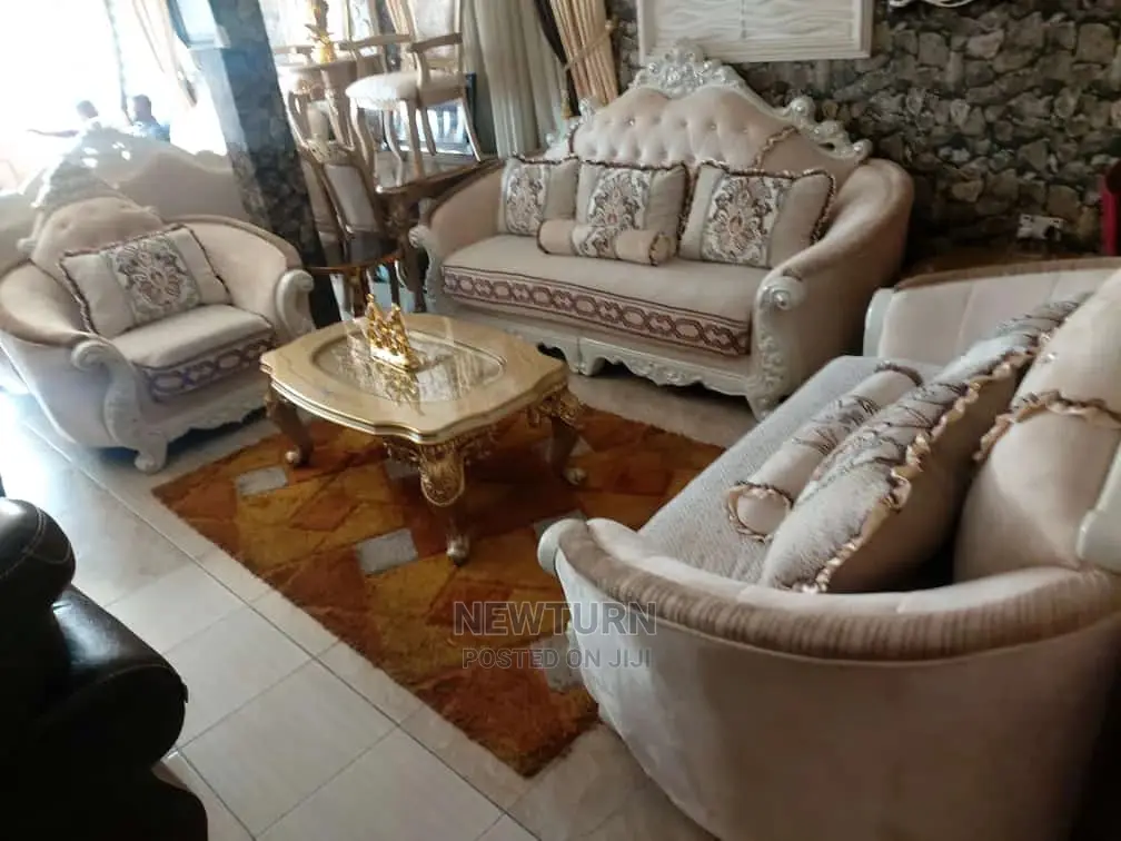 7 Seater Living Room Fabric Royal Sofa Chair. in Lagos Island (Eko