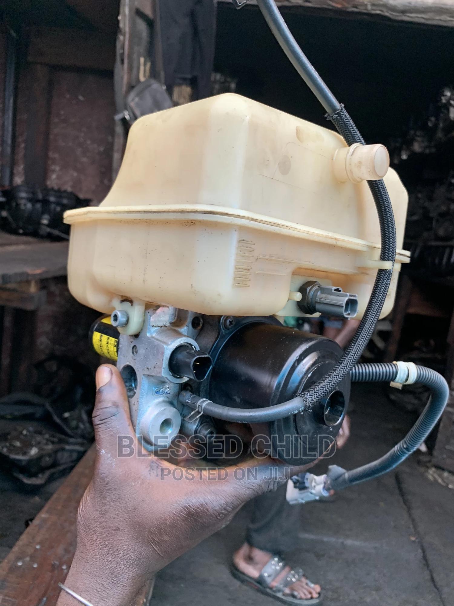 Lifting Pump /Suspension Pump for Lexus LX570V8 in Ikoyi Vehicle