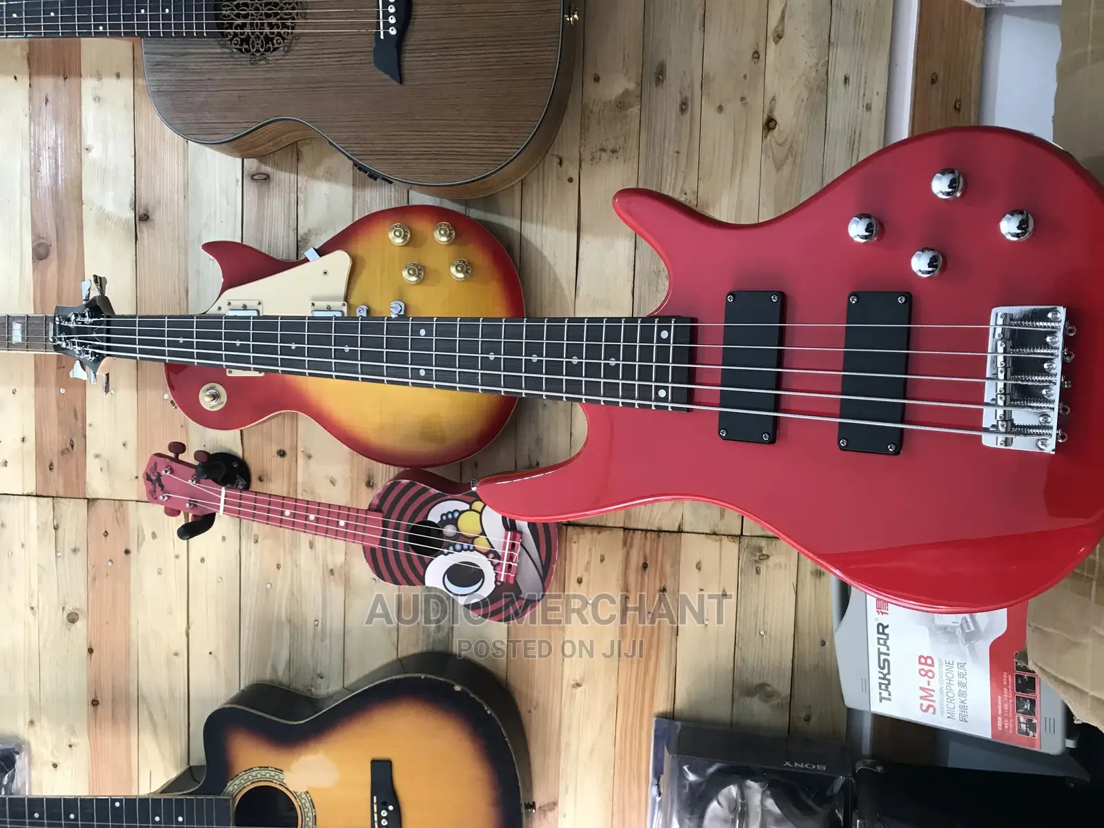 Professional 5 Strings Bass Guitar in Ojo Musical Instruments & Gear