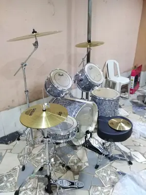 Photo - 5 Set Drum Pearl Professional Drum With Double Simbal Stand