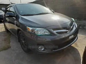 Photo - Toyota Corolla 2013 Gray