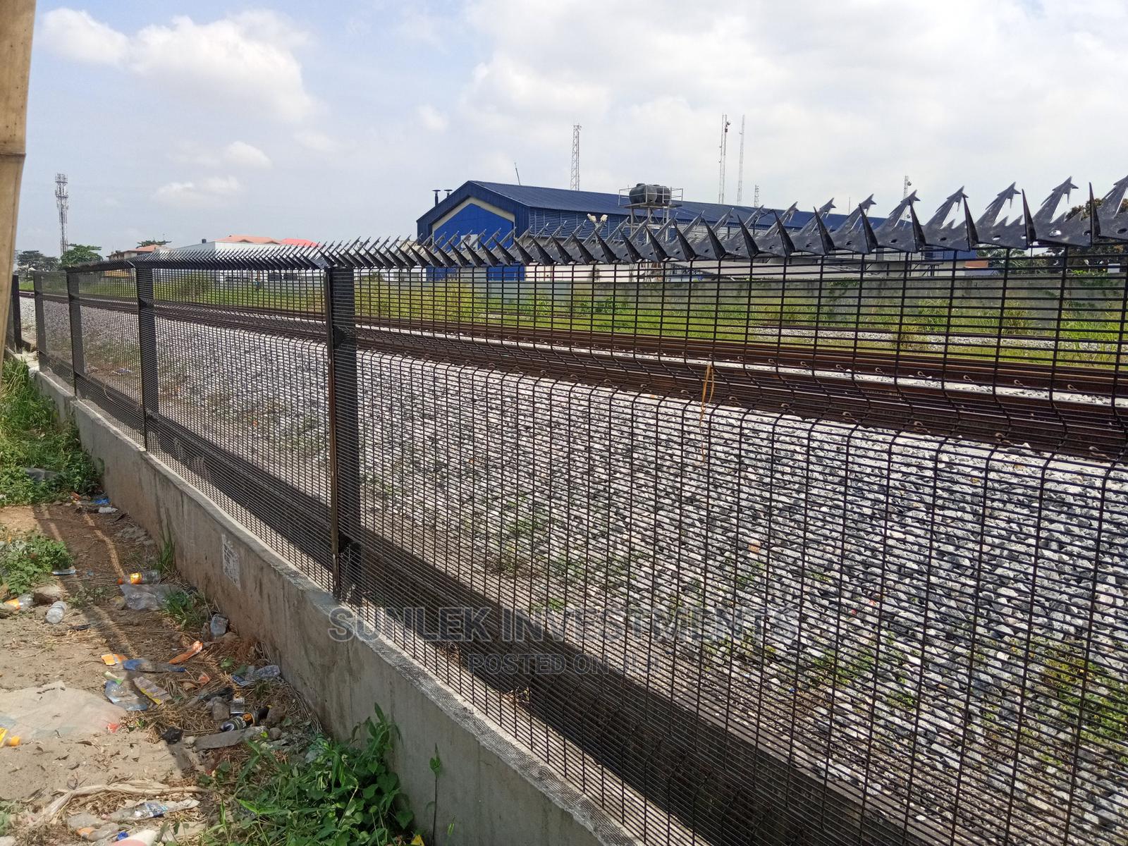 Wire Mesh Fence in Central Business District Building & Trade