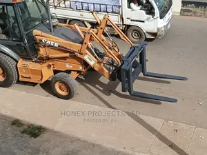 Photo - 4 Tons Forklift Loader for Hire